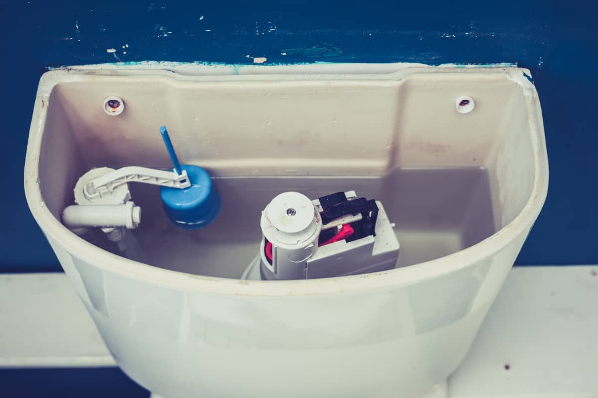 3-good-reasons-you-should-not-put-fabric-softener-in-toilet-tank