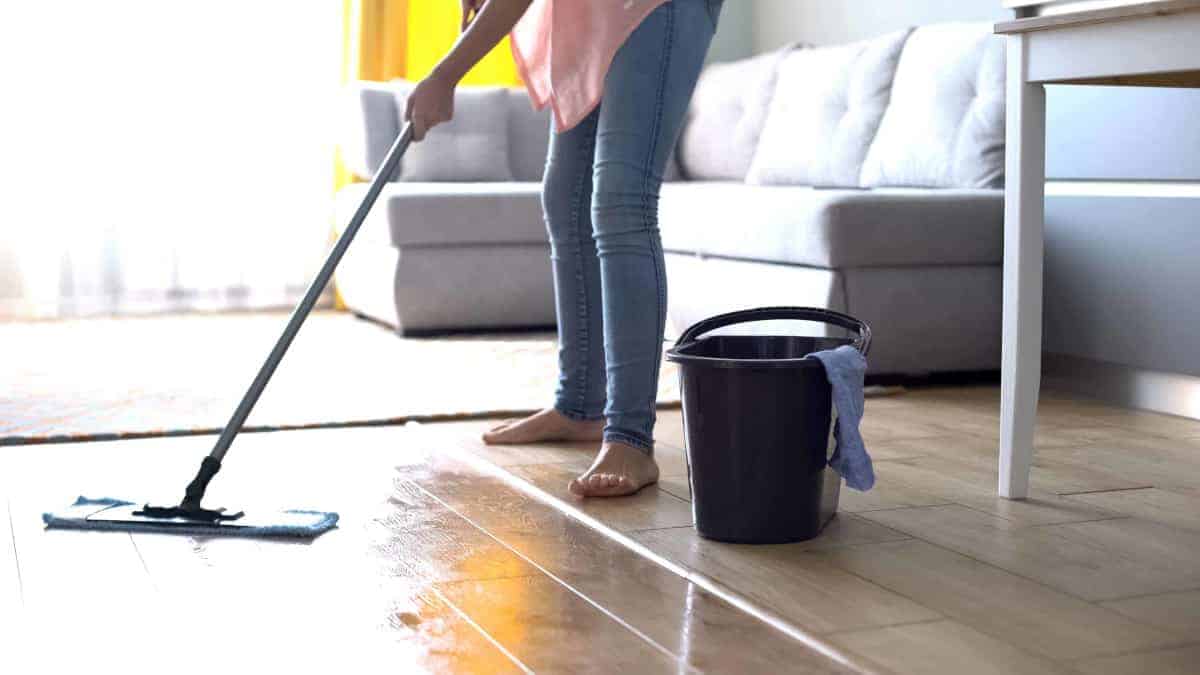 Best Way To Clean Linoleum Flooring? Here Are 8 Handy Cleaning Tips